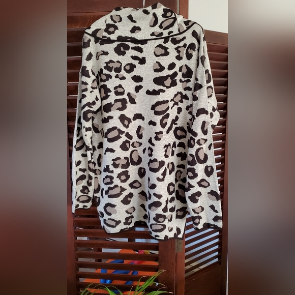 Calvin Klein Black and Gray Animal Orint Cowl Neck Sweater Medium - Picture 2 of 5